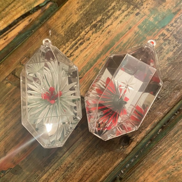 Vintage Set of 6 Jewelbrite Plastic Christmas Tree & Poinsettia Ornaments - Picture 7 of 10